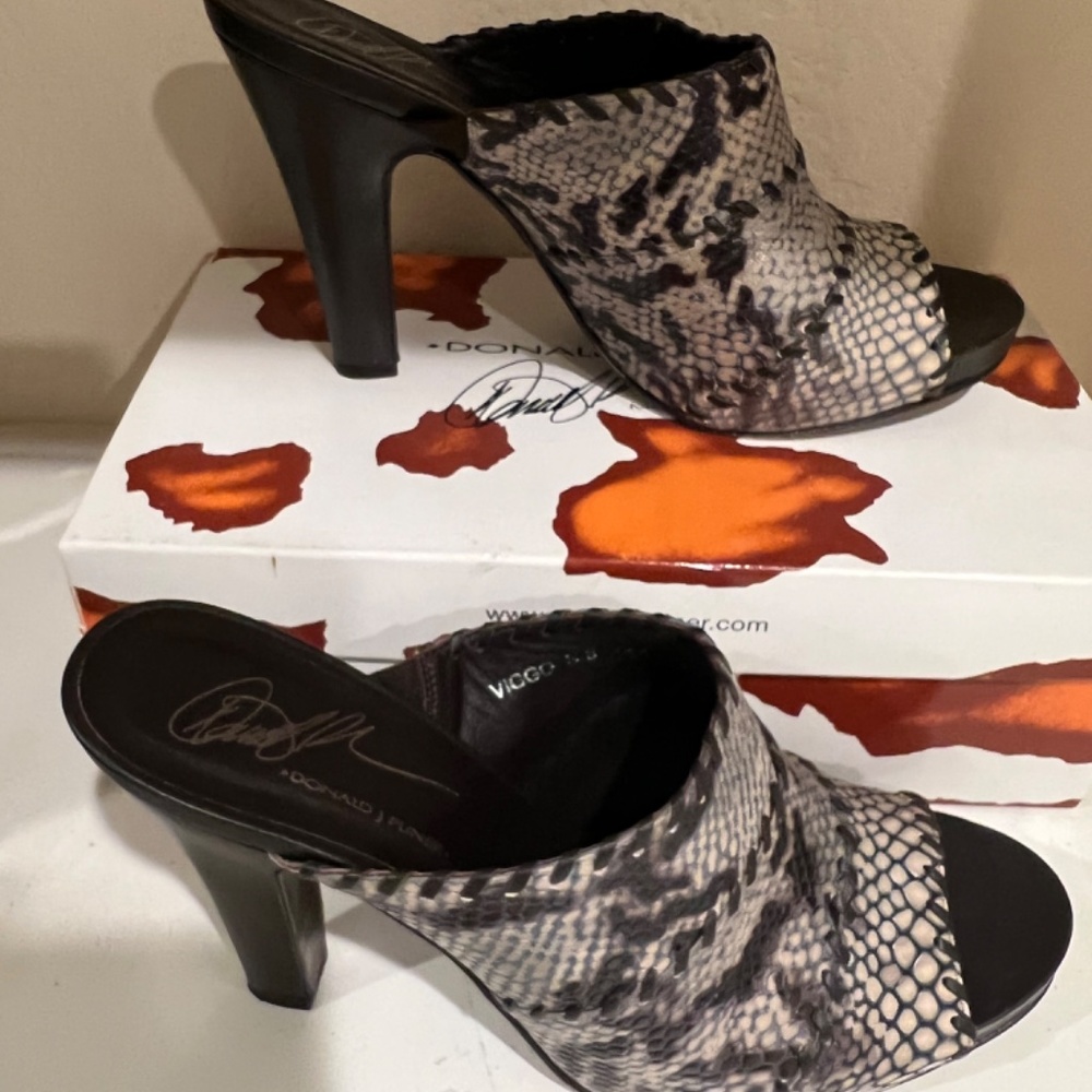 Donald Pliner leather sandals sz 11